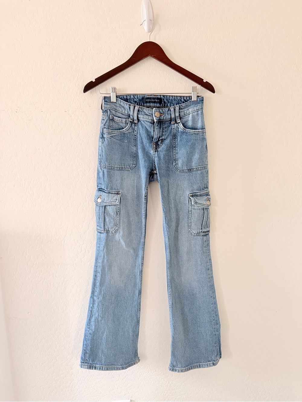 Aeropostale Mid Rise Flare Cargo Jeans Women’s Size 0 Regular Light Wash Denim